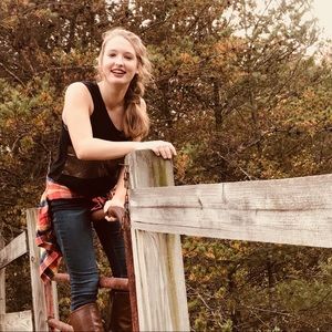 Meet your Posher, Caitlin